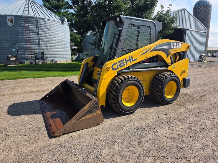 2019-gehl-v270-image-1