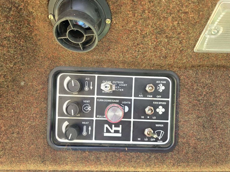 new-holland-tr87-image-49