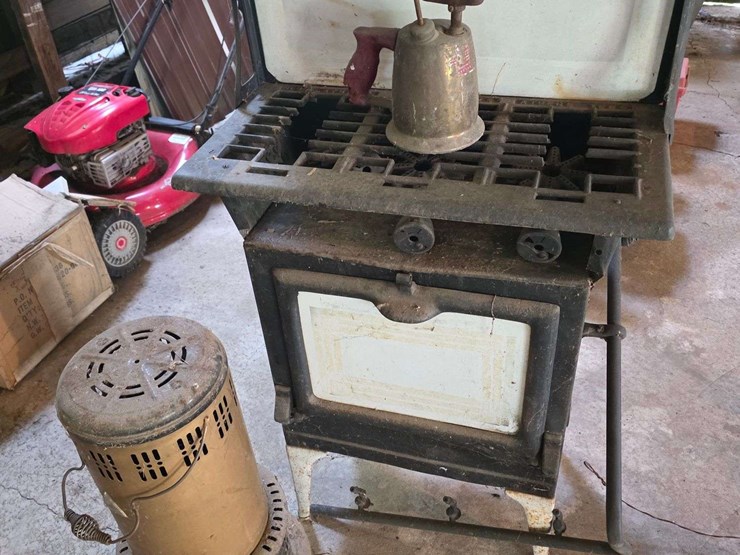old-stove-and-kerosene-heater-image-1