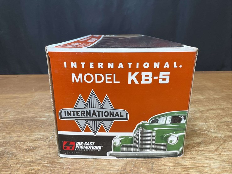 1/16-ih-kb-5-flatbed-truck-nib-dcp-image-7