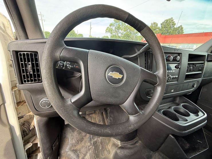 2009-chevrolet-express-3500-image-30
