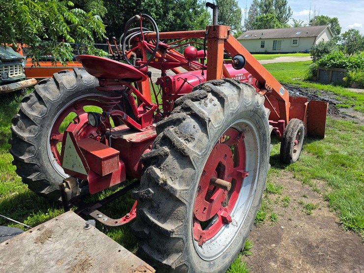 farmall-h-with-dual-loader,-wide-front,-6.00-16-fronts,-13.6-38-rears,-540-pto-with-loader-pump,-whe-image-29
