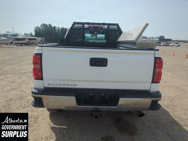 2015-chevrolet-silverado-2500hd-image-18
