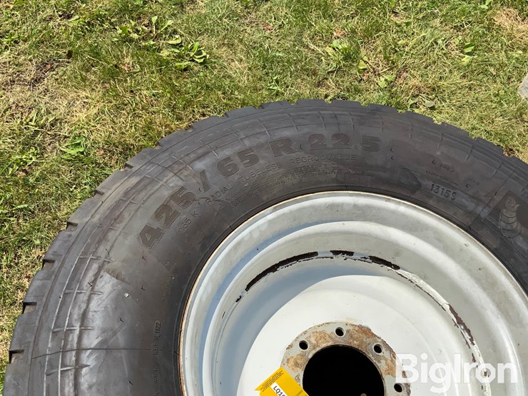 michelin-425/65r22.5-tire-on-8-bolt-rim-image-9