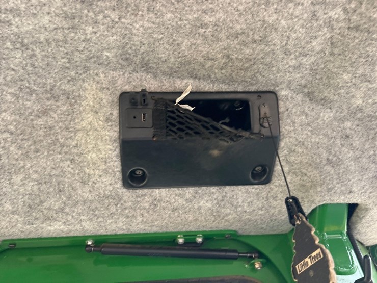2019-deere-843l-image-34