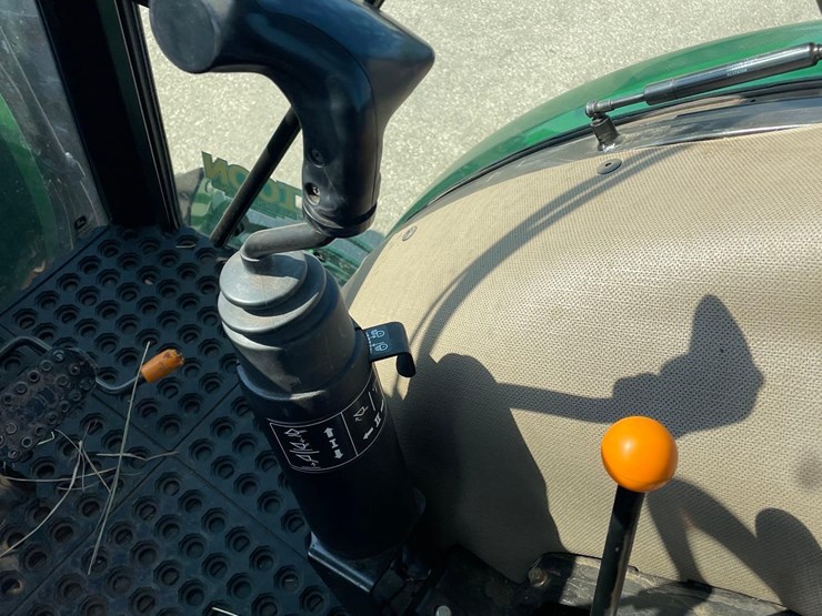 2015-john-deere-6115d-image-39