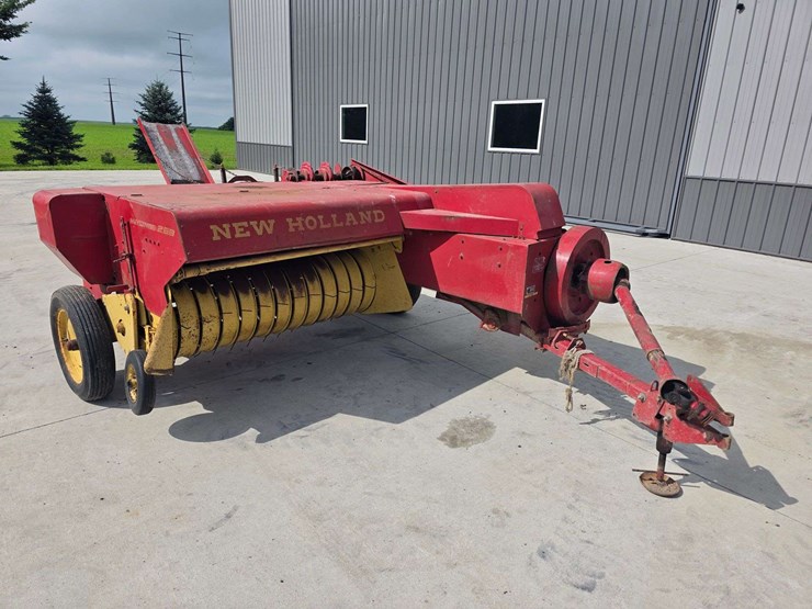 new-holland-268-image-37