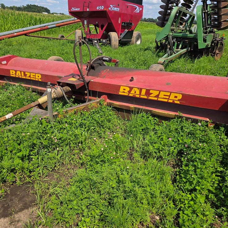 Blazer 1500 Stalk Chopper, 6 Row 22” (15’), 1000 PTO, 4 Rear Assist Wheels, 15” Tires on 6 Bolt Rims