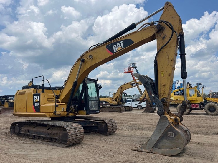 caterpillar-320fl-image-4