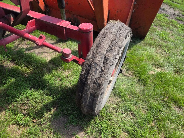farmall-h-with-dual-loader,-wide-front,-6.00-16-fronts,-13.6-38-rears,-540-pto-with-loader-pump,-whe-image-27