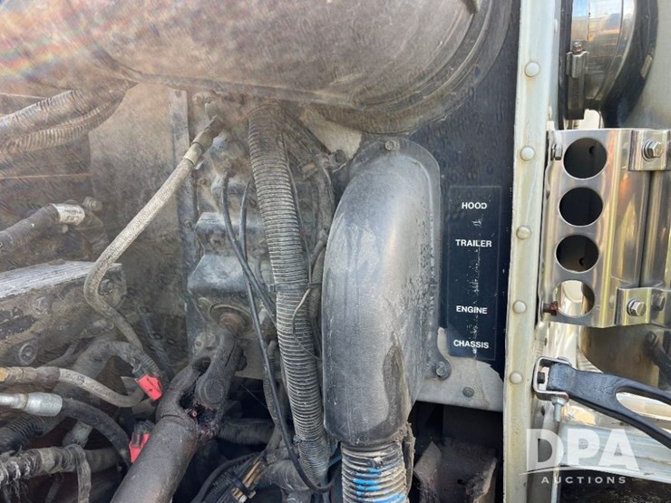 1993-peterbilt-377-image-89