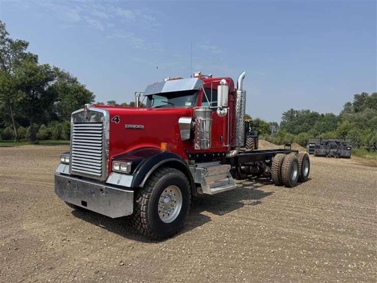 2012-kenworth-w900-image-1
