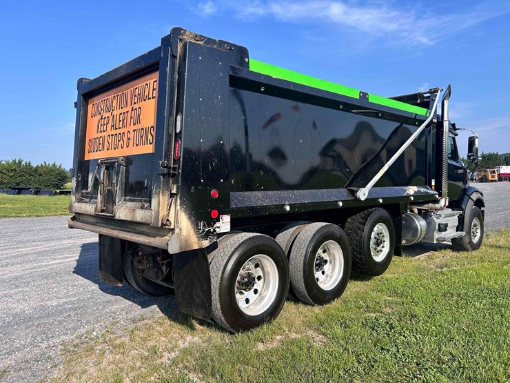 2022-western-star-tri-axle-dump-image-5