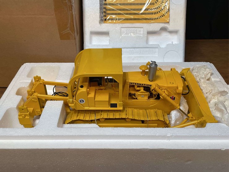 1/25-ih-td-25-crawler-nib-1st-gear-image-5