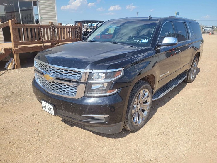 2015-chevrolet-suburban-1500-image-1