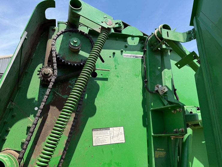 2006-john-deere-567-image-27