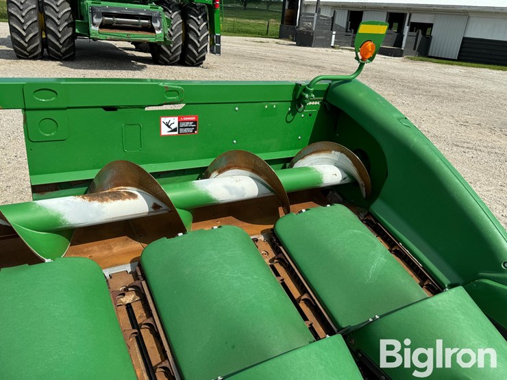 2020-john-deere-708c-image-11