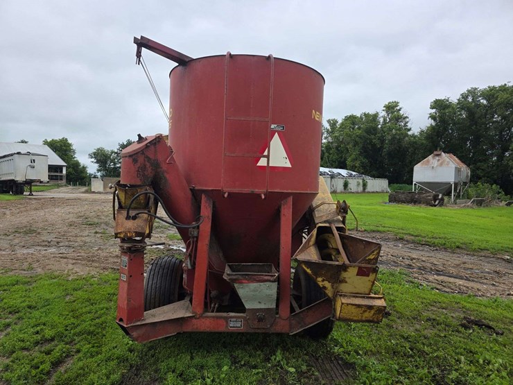 new-holland-355-image-6