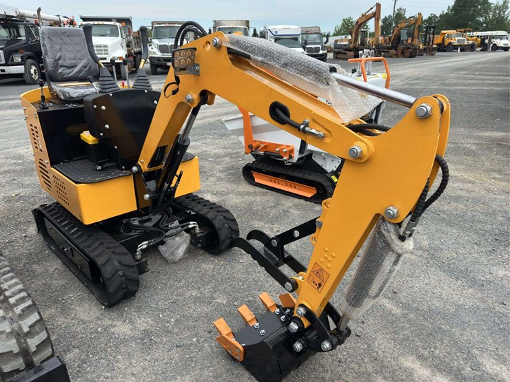 2025-landhero-ldh-kv16-hydraulic-mini-excavator--comes-with-roof,-not-attached-image-2
