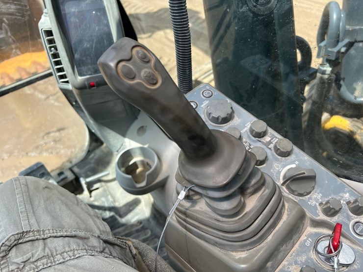2012-deere-350g-lc-image-37