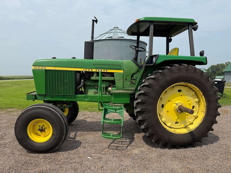 1977-john-deere-4230-image-3