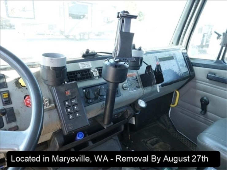 2003-freightliner-fl70-image-18