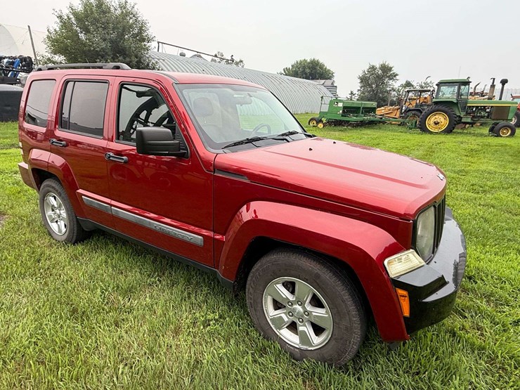 2010-jeep-liberty-image-11