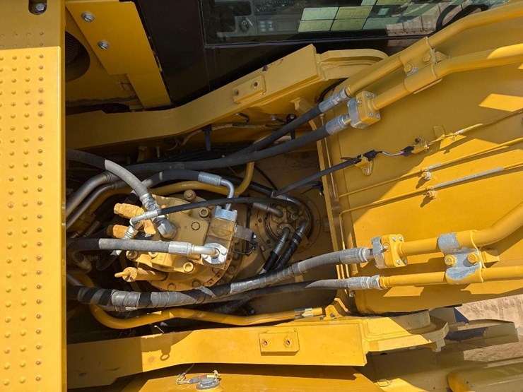 2018-caterpillar-326fl-image-29
