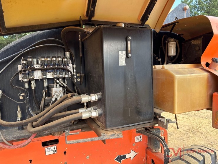 2014-jlg-400s-image-13