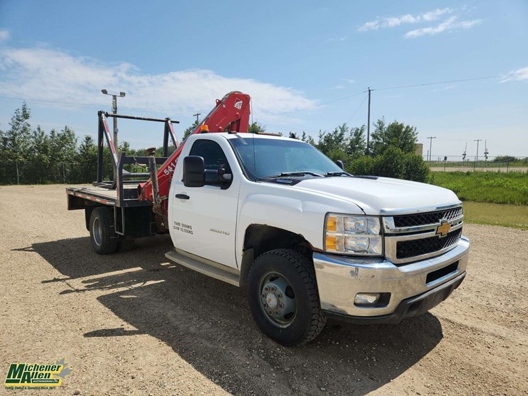 2013-chevrolet-silverado-3500hd-image-2