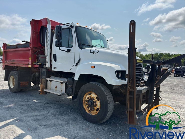 2017-freightliner-114sd-image-2