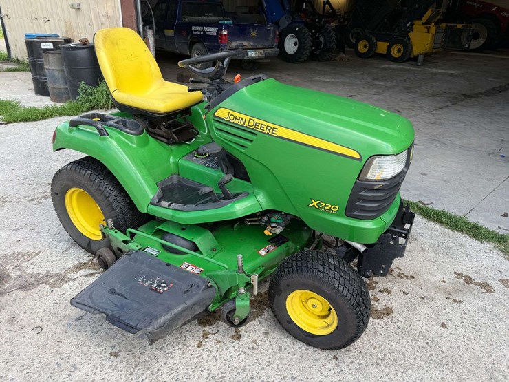john-deere-x720-image-2