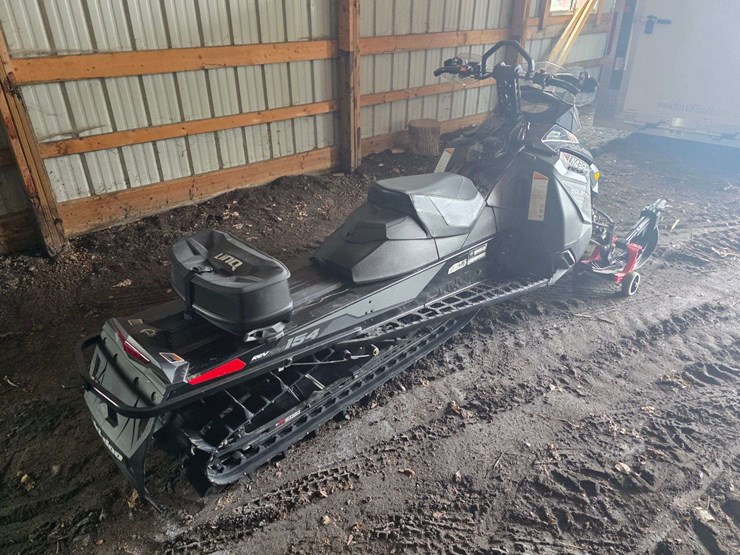 2018-ski-doo-summit-snowmobile,-154”-track,-600-e-tech,-electric-start,-6,565-miles,-comes-with-sled-image-3