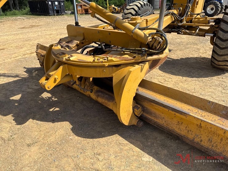2011-caterpillar-140m2-image-15