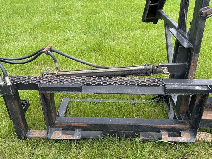 skidloader-quick-tach-groomer-image-11
