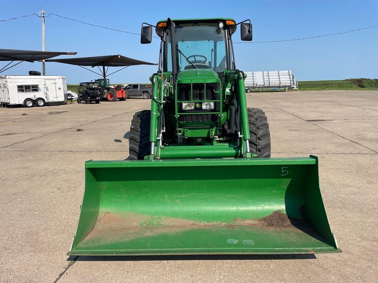 2015-john-deere-6115d-image-3
