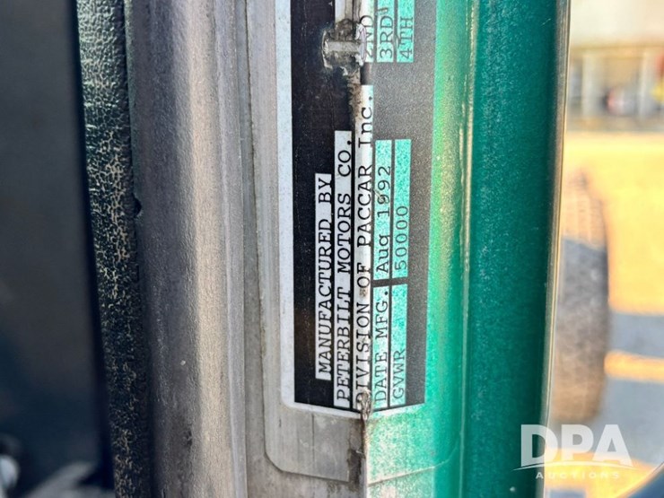 1993-peterbilt-377-image-107