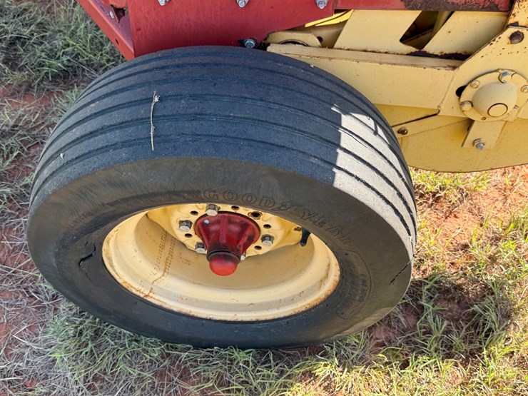 new-holland-326-image-9
