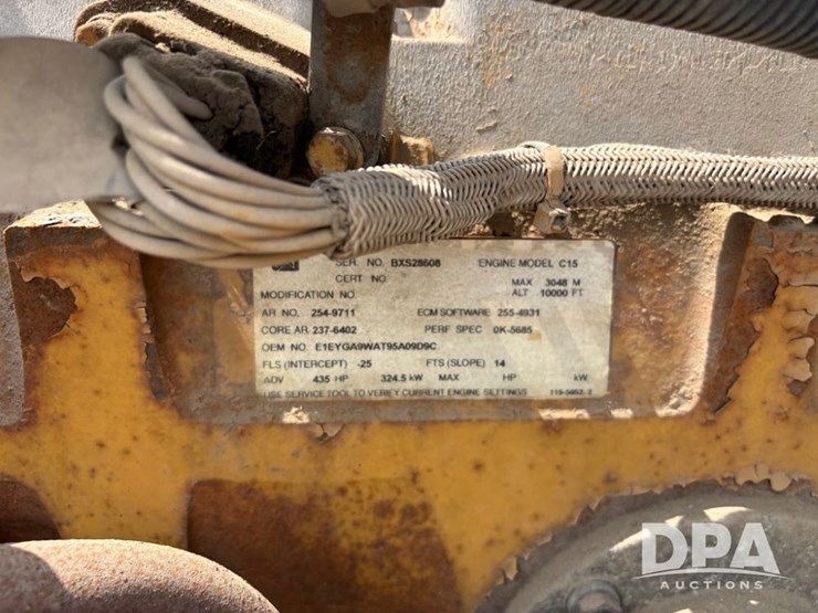 2005-peterbilt-385-image-35
