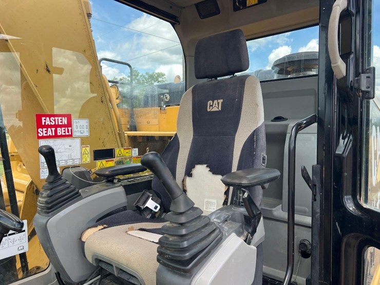 2015-caterpillar-326fl-image-36