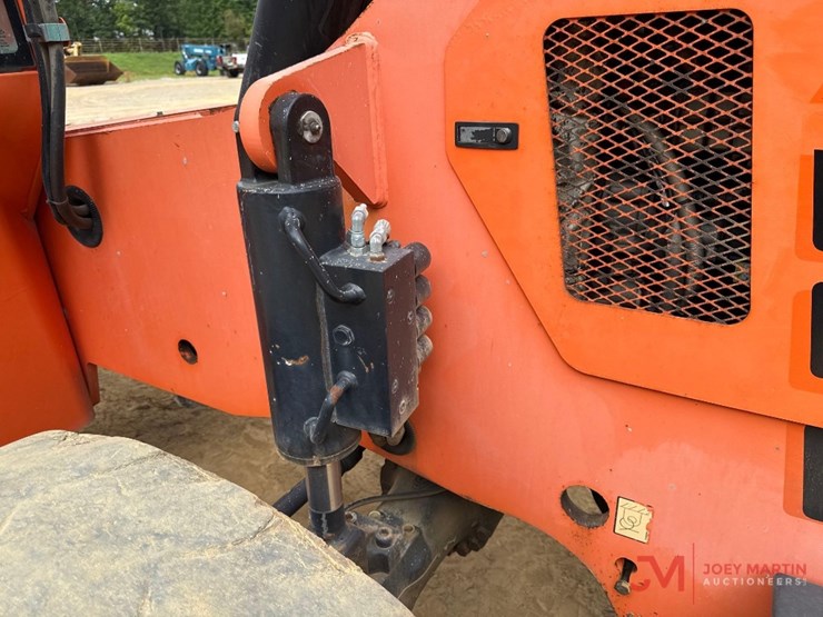 2016-jlg-8042-image-8