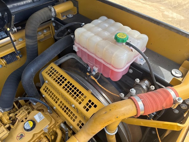 2019-caterpillar-326fl-image-30