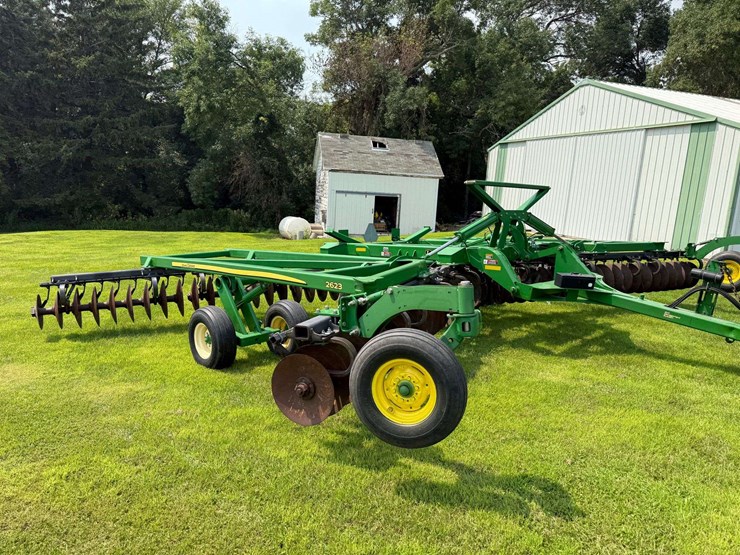 2013-john-deere-2623-image-5