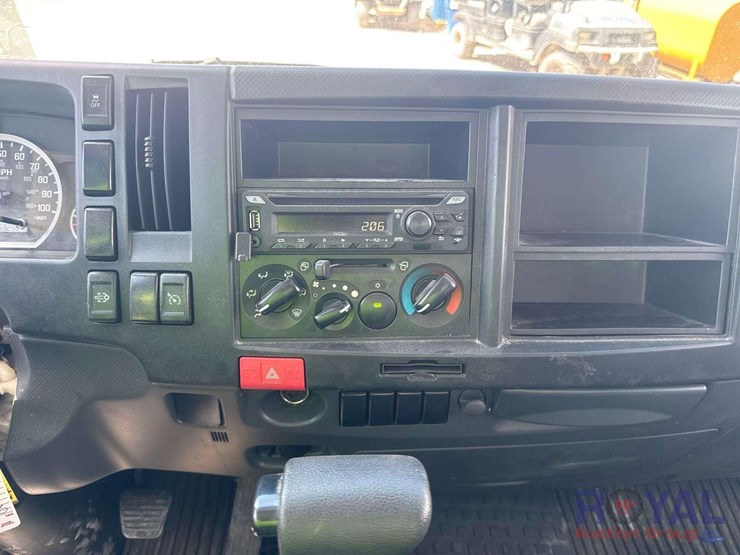 2024-isuzu-nrr-image-14