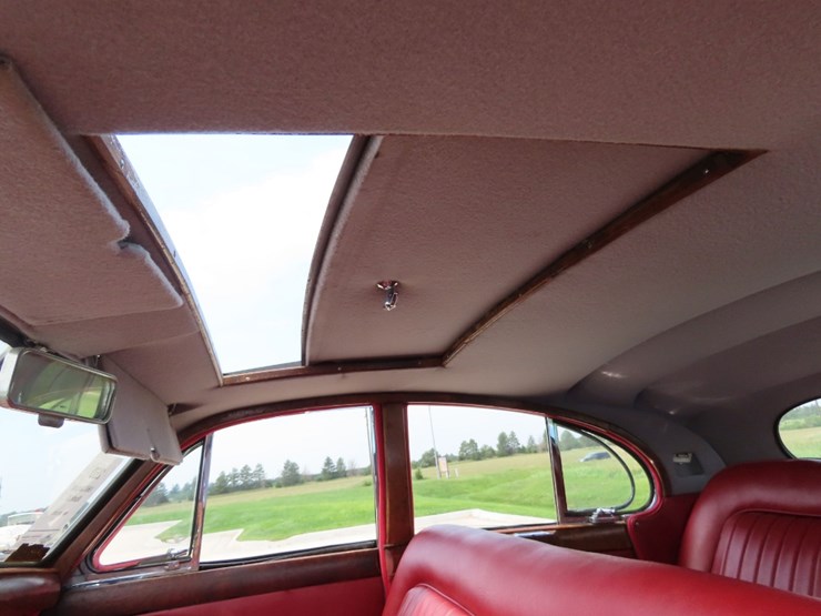 1960-jaguar-mark-ix-image-16