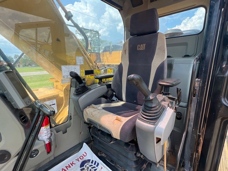 caterpillar-320fl-image-36