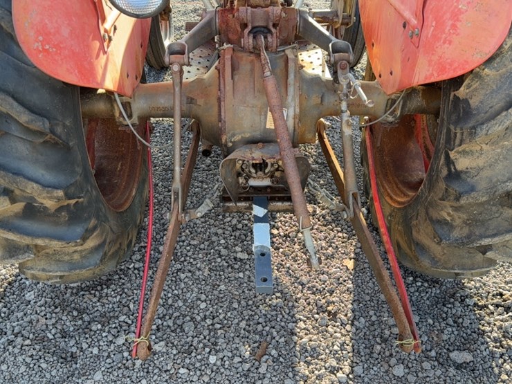 massey-ferguson-135-image-12