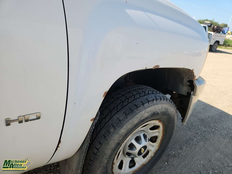 2011-chevrolet-silverado-3500hd-image-47