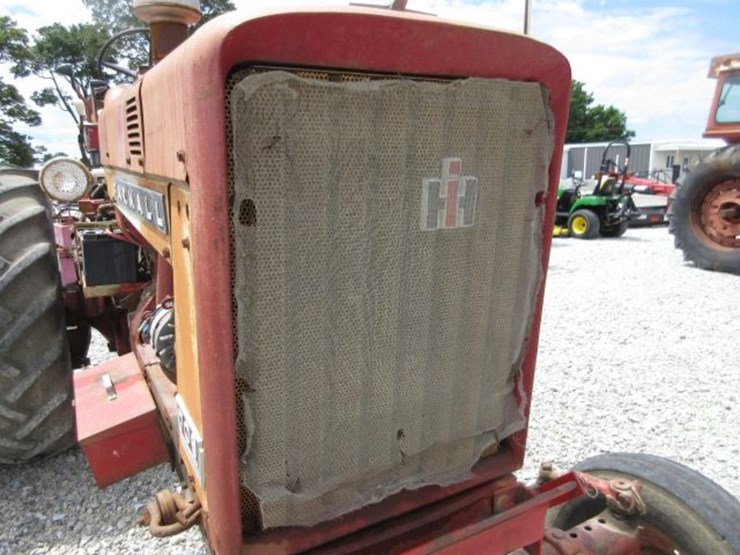 ih-farmall-706-tractor-image-4