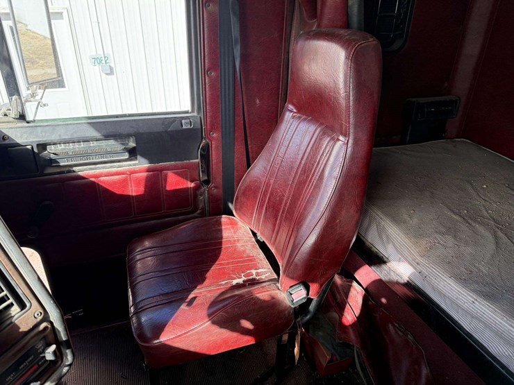 1993-freightliner-fld112-image-57